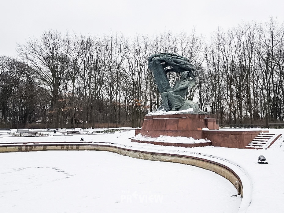 바르샤바 와지엔키 공원의 쇼팽 기념비 (사진제공=김이곤)