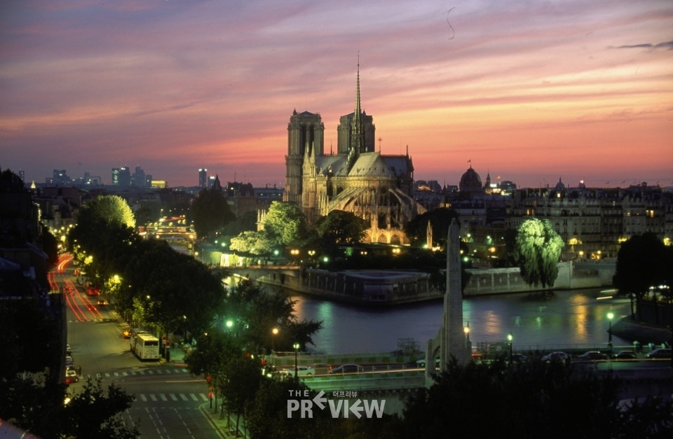 노트르담 대성당 야경 (사진제공=프랑스 파리 관광청, ⓒCMNm setboun