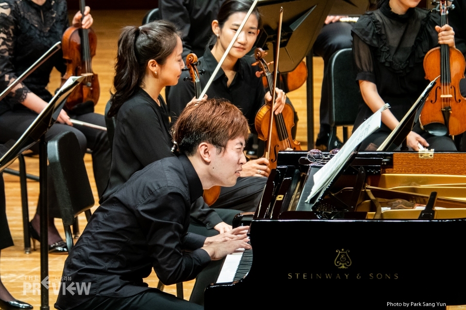 생상스의 동물의 사육제 중 피아니스를 연주하고 있는 피아니스트 김준호/사진=더프리뷰 박상윤 기자