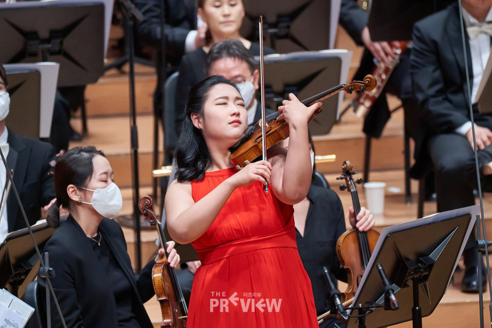 2022 교향악축제-강남심포니오케스트라, ‘시벨리우스 바이올린 협주곡’을 협연하는 김수예 (사진=예술의전당)