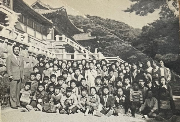 대구수성초등학교 경주여행 기념사진(1978년)(사진제공=대구문화예술진흥원)