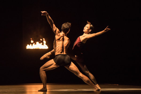 해외 진출 10년 만에 금의환향, 고국 무대에서 자신의 춤을 선보이는 스위스 Zürich Ballet 임수정(오른쪽) (사진제공=국제공연예술프로젝트)